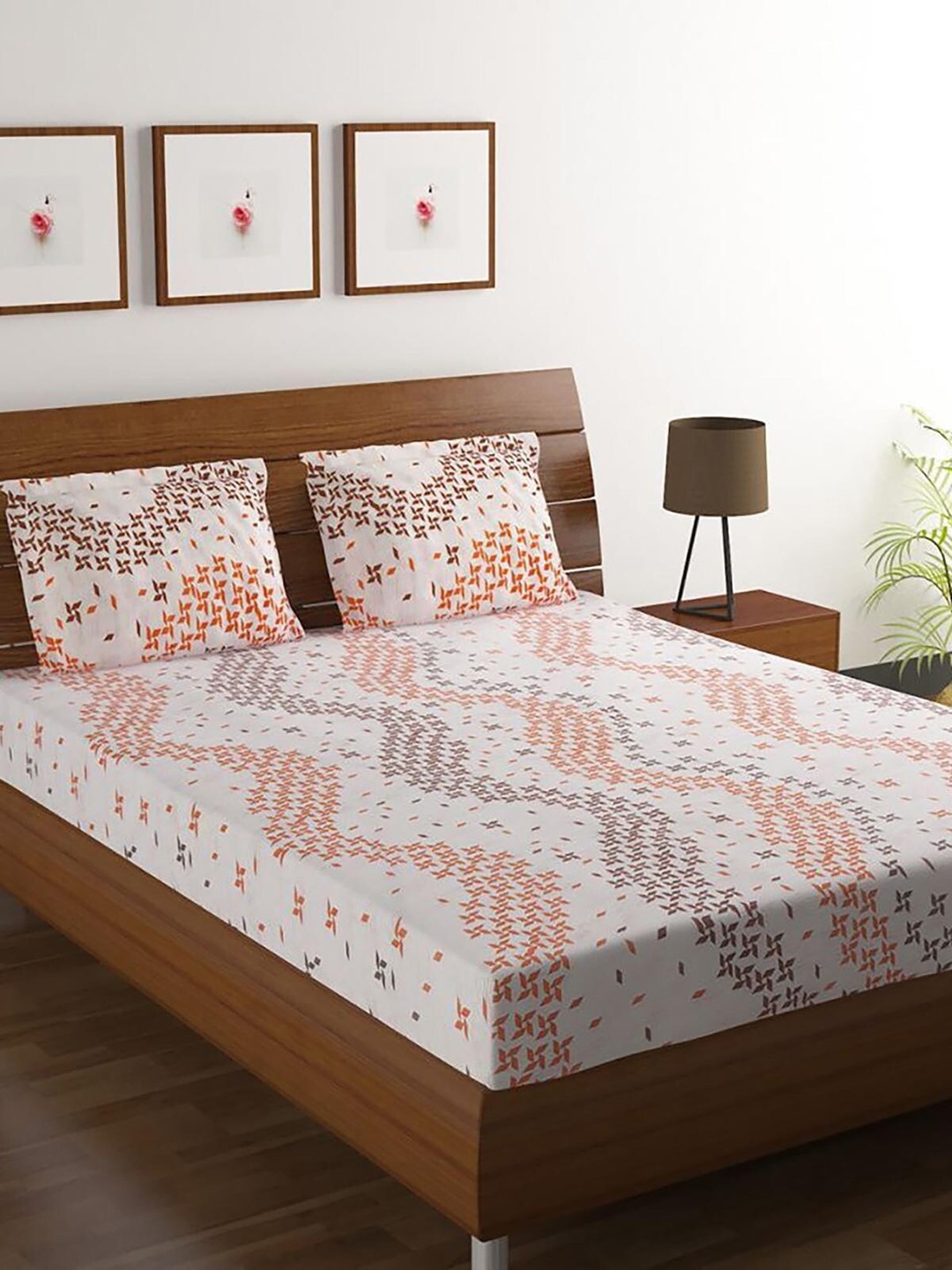 

HOMETALES White & Orange Geometric Cotton 140 TC King Bedsheet with 2 Pillow Covers