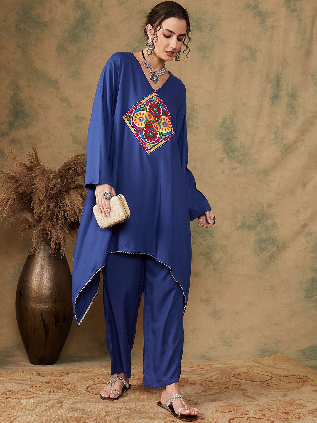 

InWeave Ethnic Motifs Embroidered Kurta Set, Blue