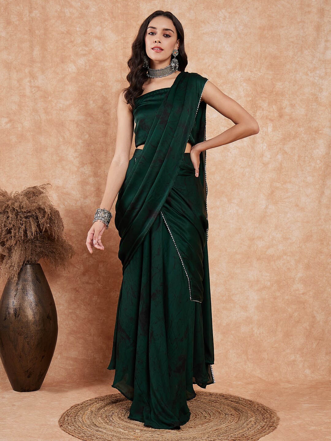 

InWeave Green & Black Abstract Printed Skirt Saree