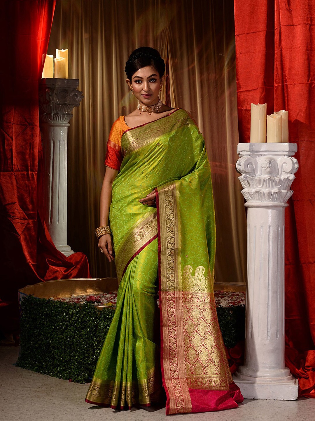 

HOUSE OF BEGUM Woven Design Zari Banarasi Saree, Green