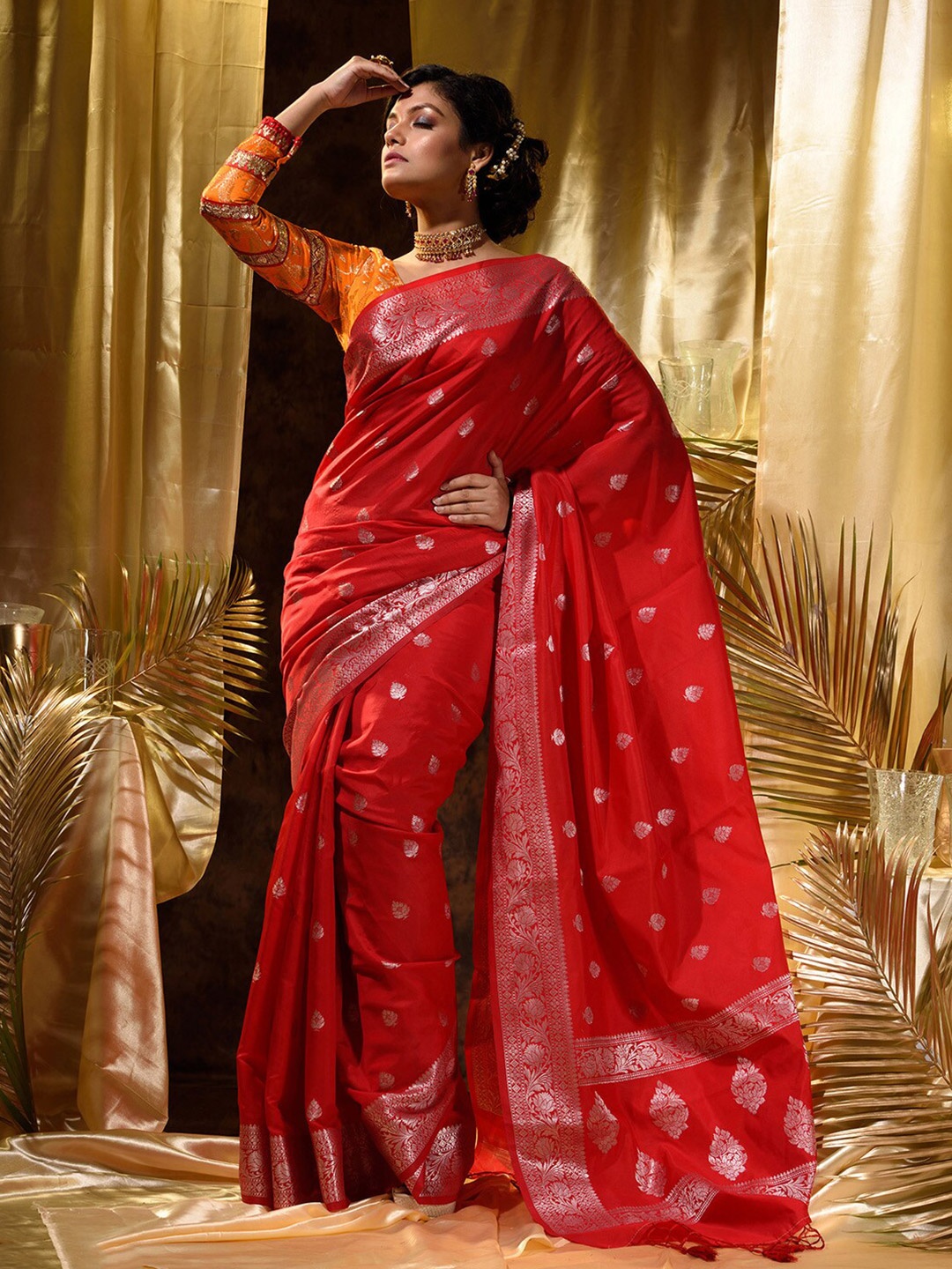 

HOUSE OF BEGUM Ethnic Motifs Woven Design Zari Banarasi Saree, Red