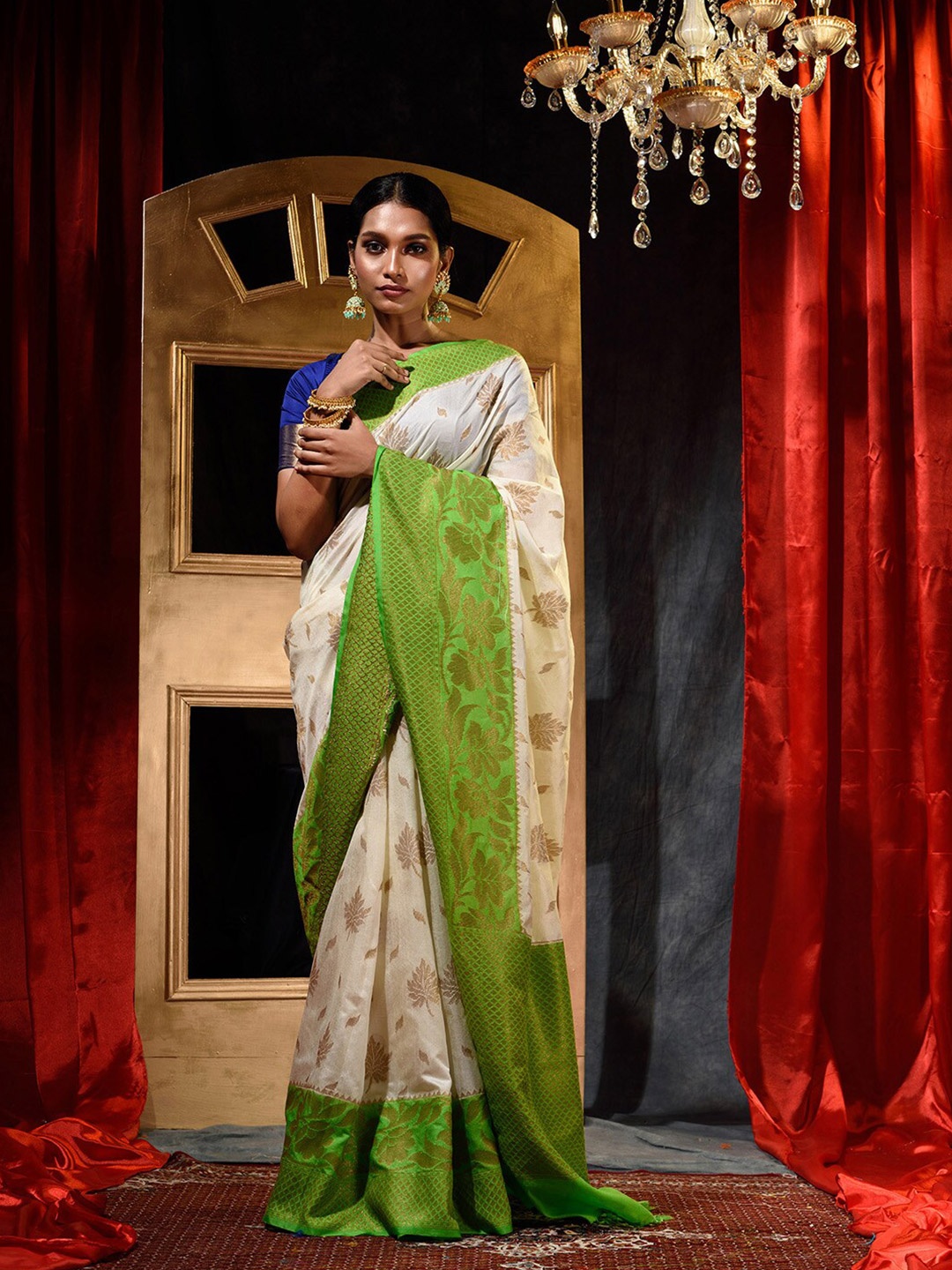 

HOUSE OF BEGUM Floral Woven Design Zari Banarasi Saree, Off white