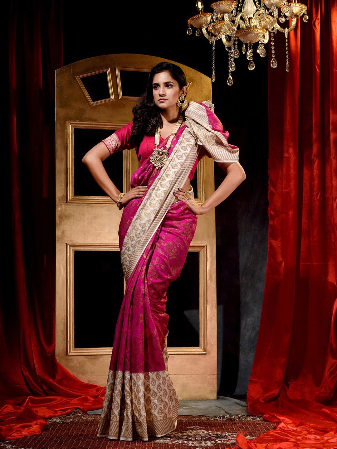 

HOUSE OF BEGUM Woven Design Zari Banarasi Saree, Pink