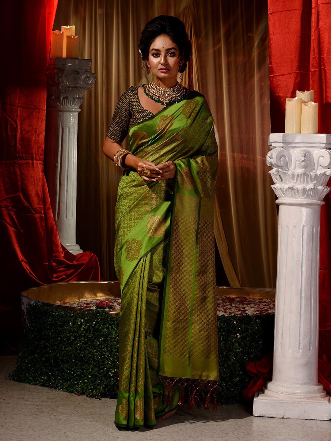 

HOUSE OF BEGUM Woven Design Zari Banarasi Saree, Green