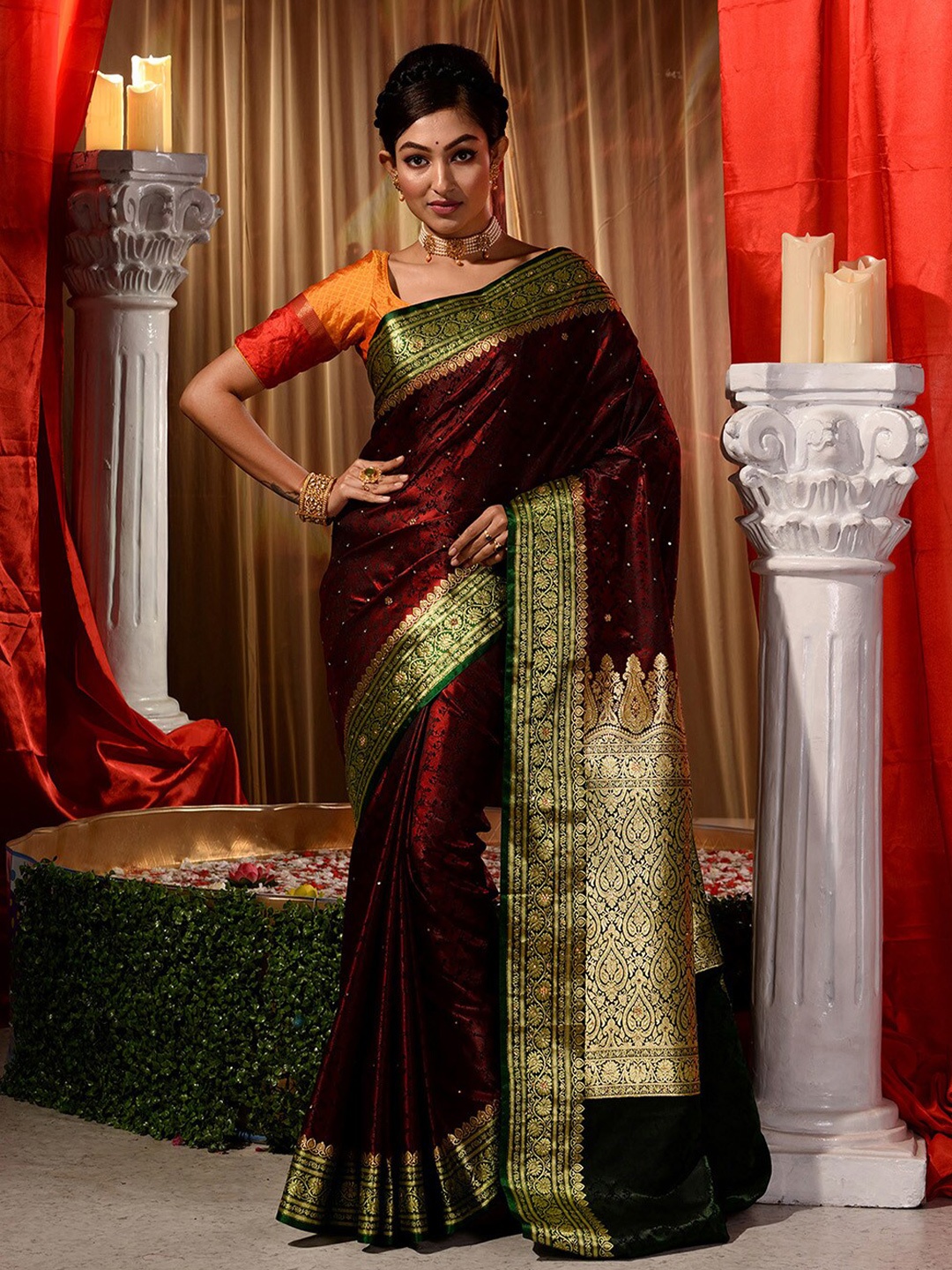

HOUSE OF BEGUM Woven Design Zari Banarasi Saree, Maroon