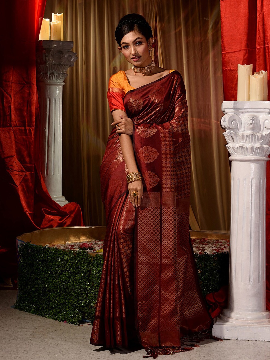 

HOUSE OF BEGUM Ethnic Motifs Woven Design Zari Banarasi Saree, Maroon