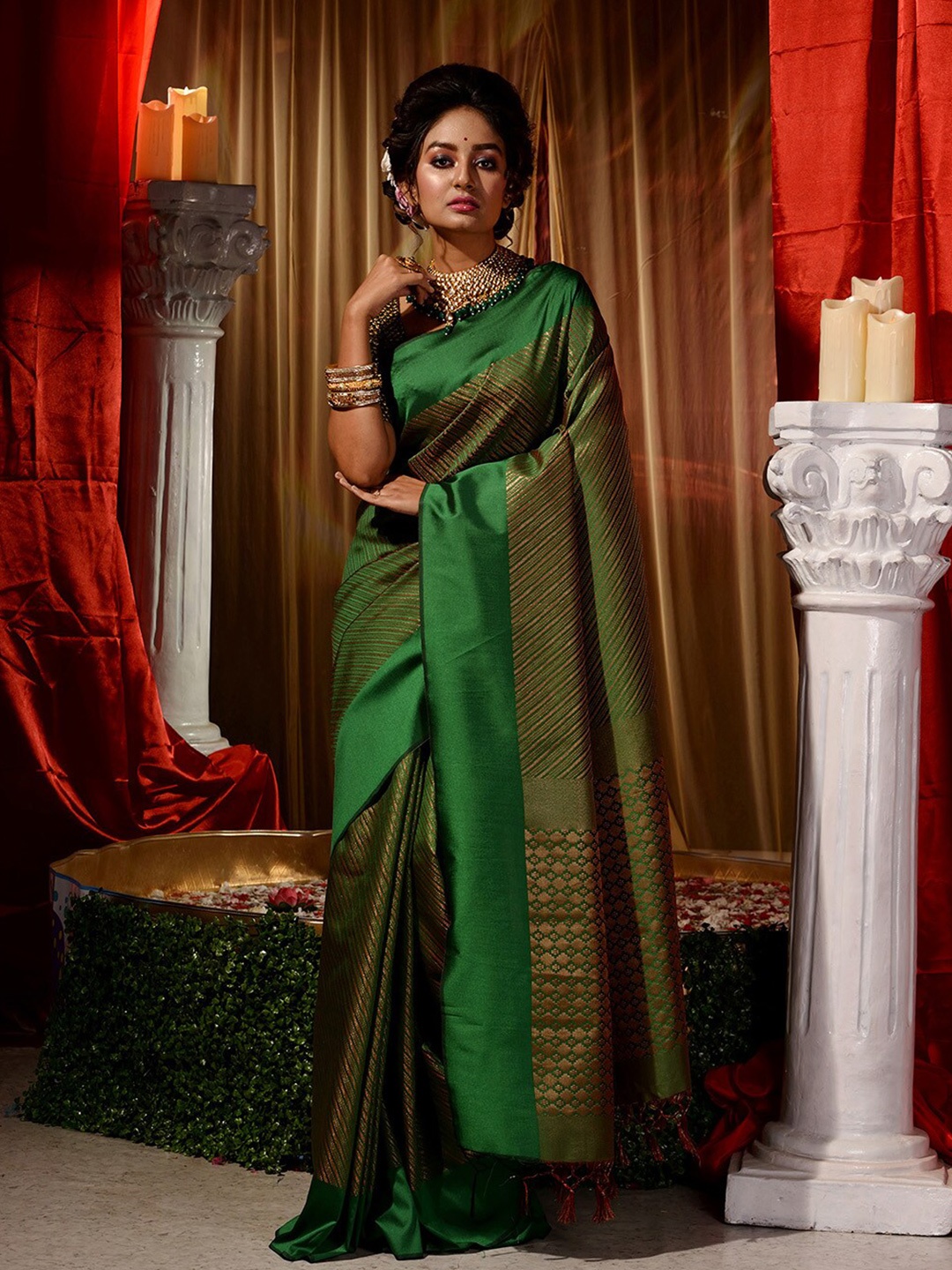 

HOUSE OF BEGUM Striped Zari Detail Banarasi Saree, Green