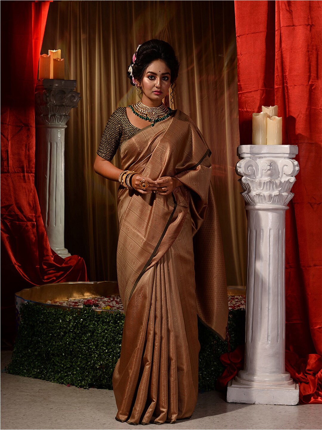

HOUSE OF BEGUM Woven Design Zari Banarasi Saree, Beige