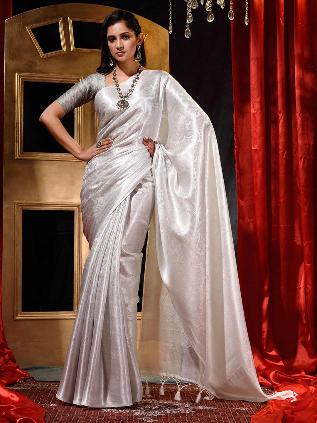 

HOUSE OF BEGUM Floral Woven Design Zari Detail Banarasi Saree, Off white