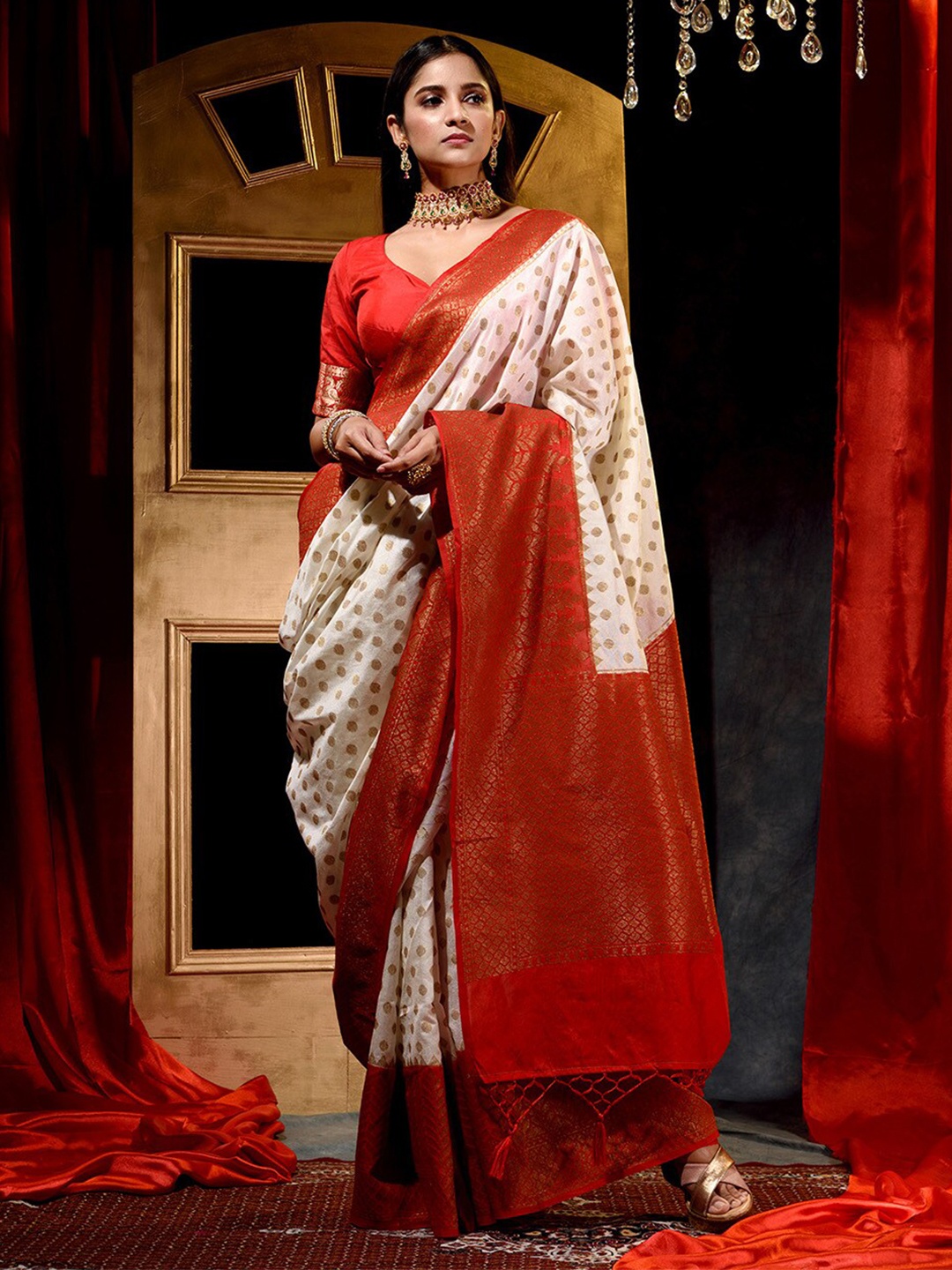

HOUSE OF BEGUM Geometric Woven Design Zari Banarasi Saree, Off white