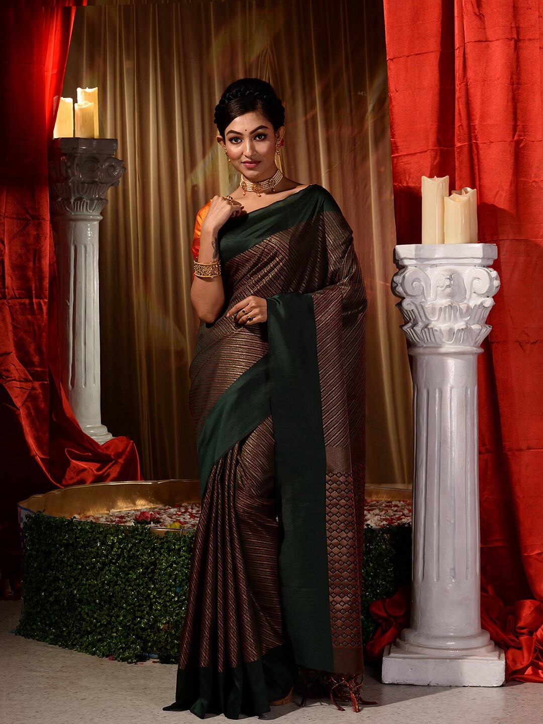 

HOUSE OF BEGUM Striped Woven Design Zari Saree, Green