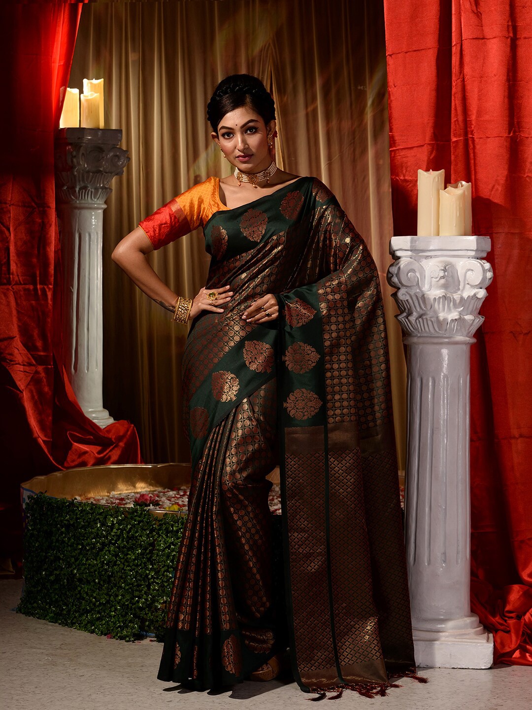 

HOUSE OF BEGUM Ethnic Motifs Zari Banarasi Saree, Green