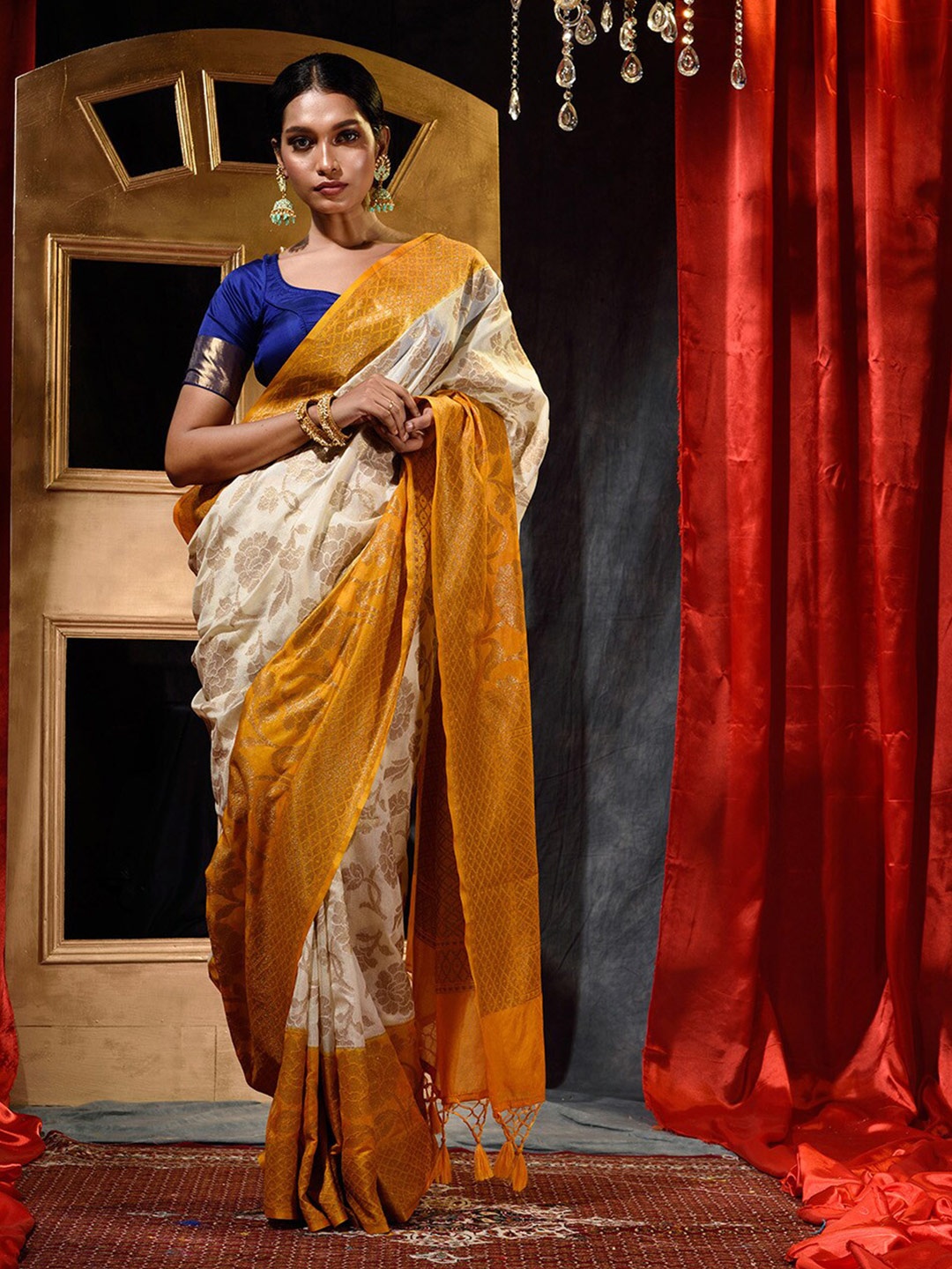 

HOUSE OF BEGUM Woven Design Zari Banarasi Saree, Off white