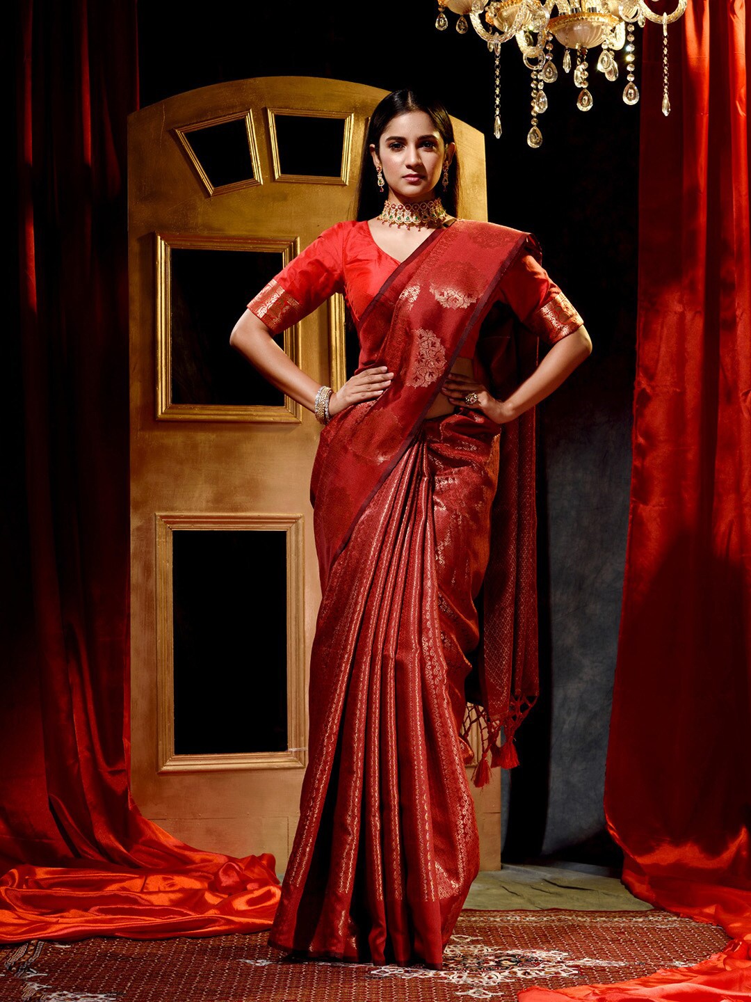 

HOUSE OF BEGUM Floral Woven Design Zari Banarasi Saree, Maroon