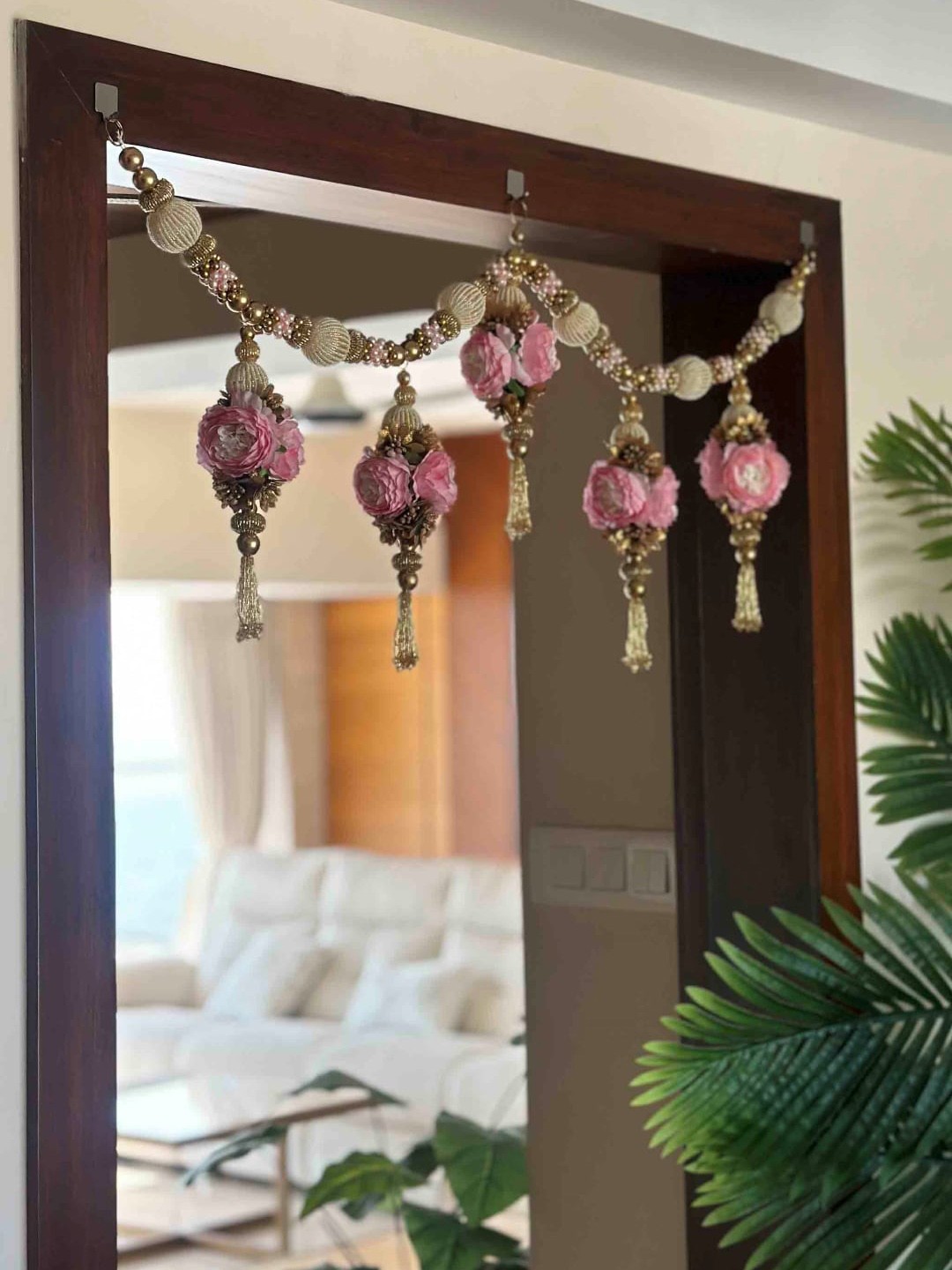 

Mason Home White & Pink Artificial Flower Toran