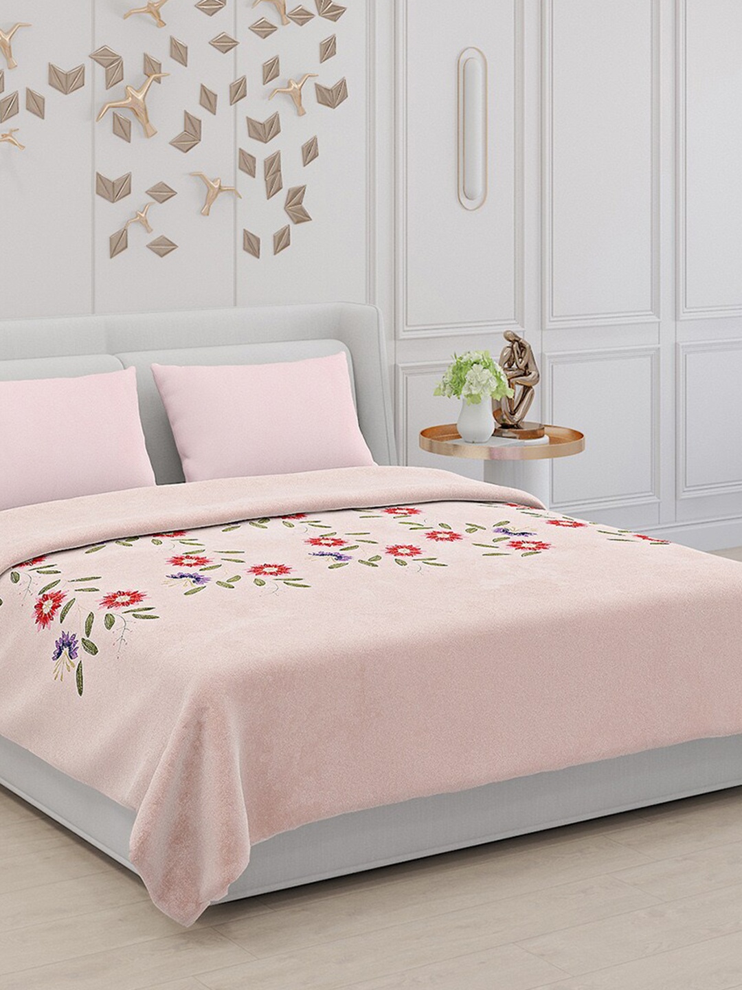 

Monte Carlo Pink & Red Floral 120 TC King Bedsheet With 2 Pillow Covers