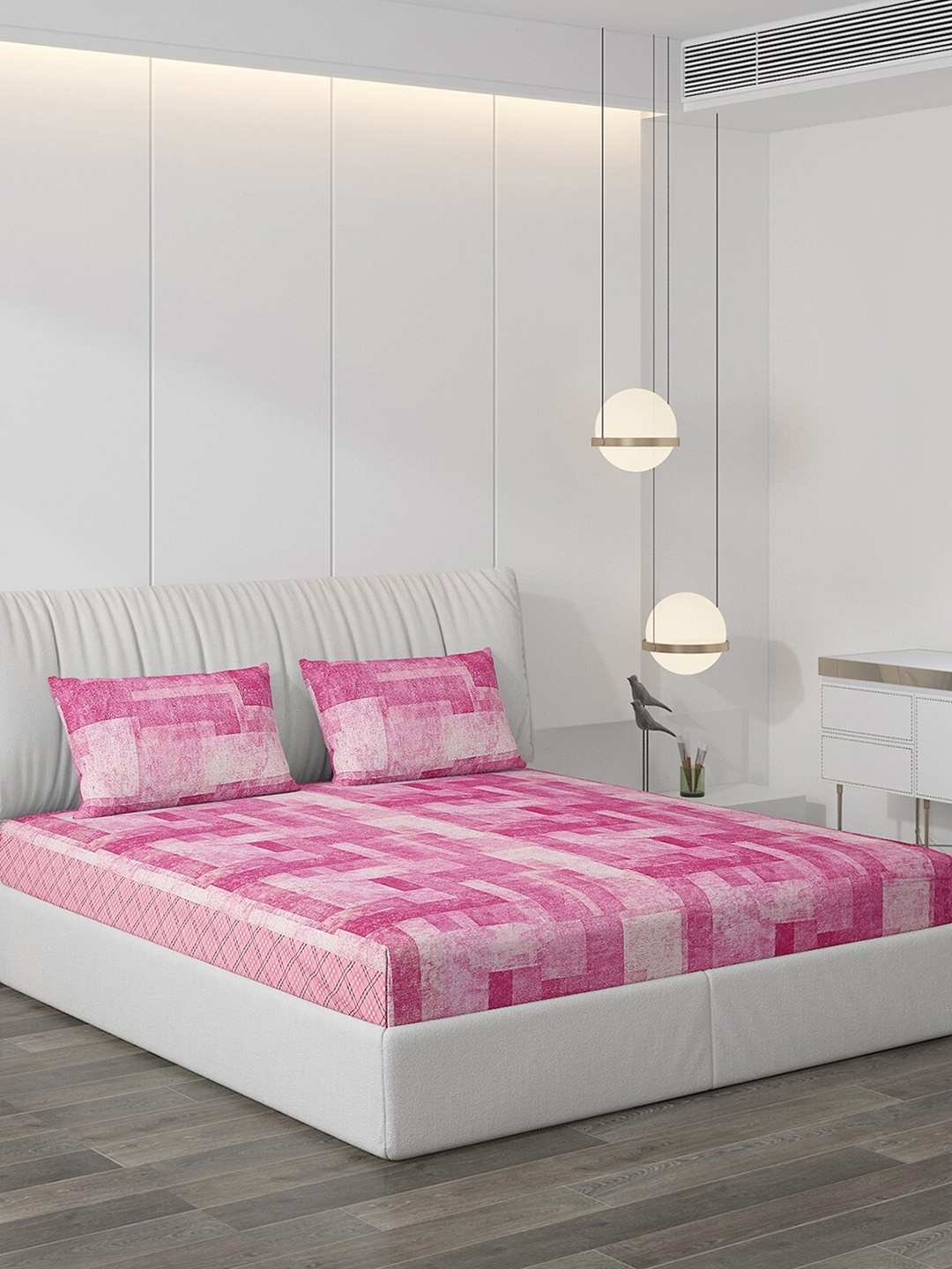 

Monte Carlo Baizo Pink & White 120 TC King Bedsheet with 2 Pillow Covers