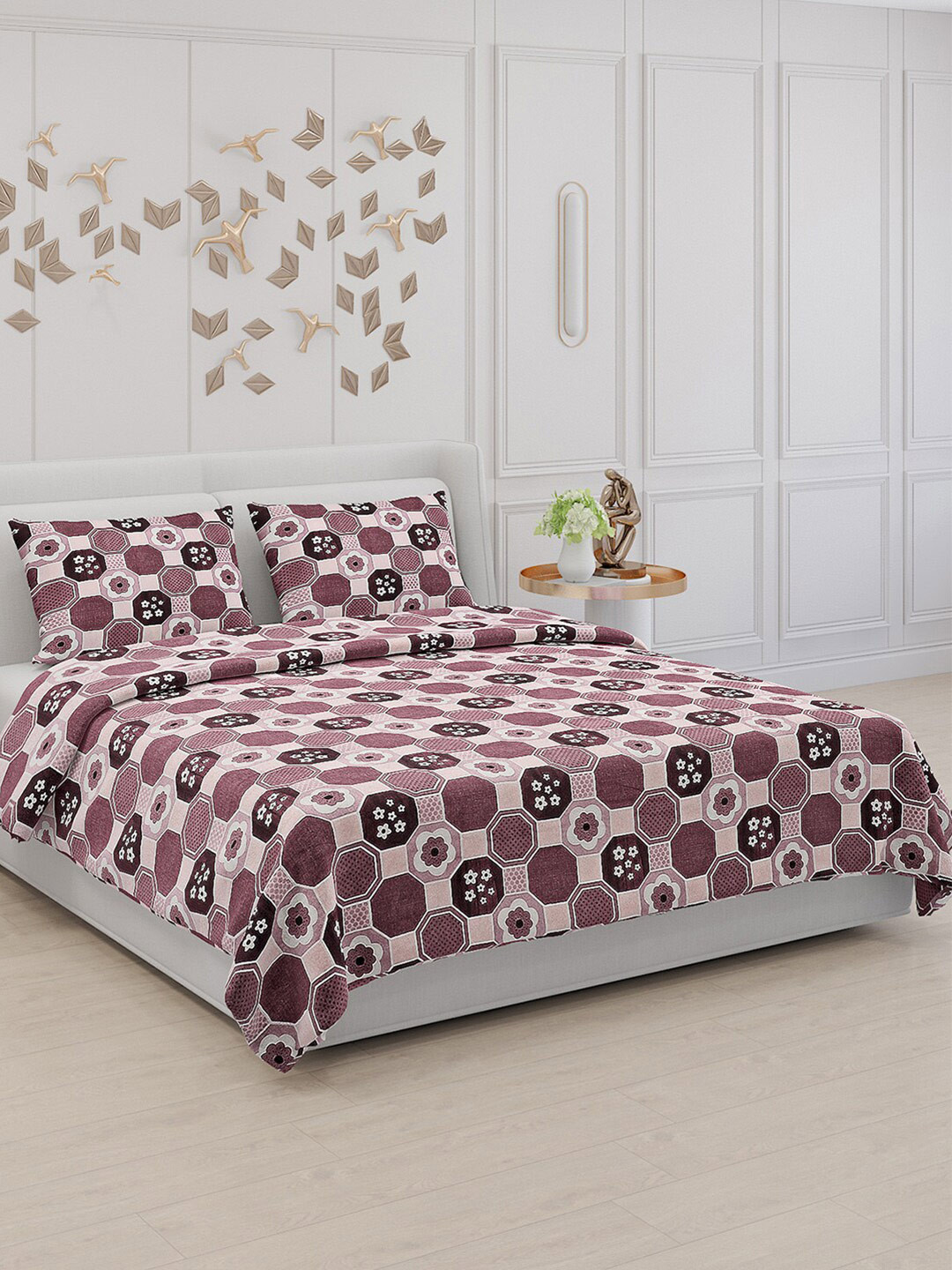 

Monte Carlo Purple & Brown Geometric Polyester 104 TC King Bedsheet With 2 Pillow Covers