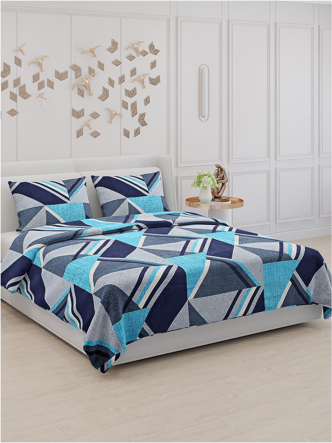 

Monte Carlo Blue & Black Geometric Cotton 104 TC King Bedsheet With 2 Pillow Covers