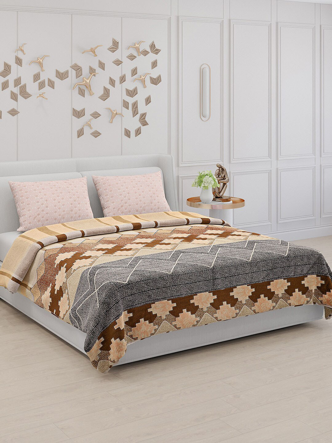 

Monte Carlo Peach & Grey Ethnic Motifs Printed 130 TC King Bedsheet with 2 Pillow Covers