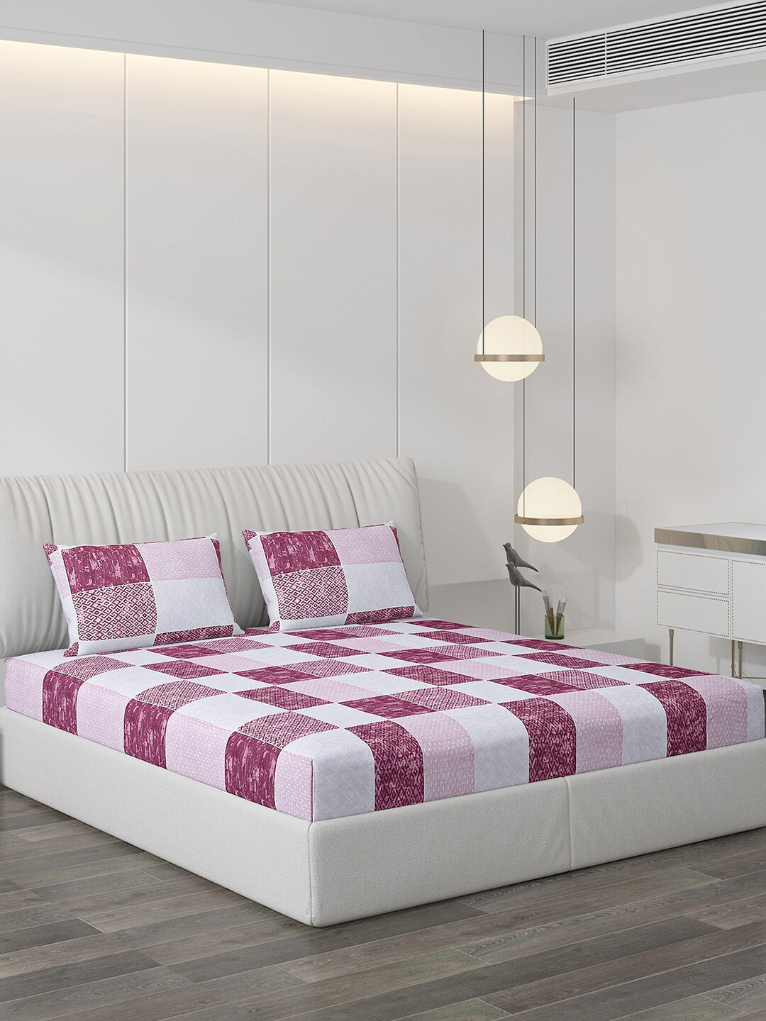 

Monte Carlo Purple & White Geometric Polyester 130 TC King Bedsheet With 2 Pillow Covers