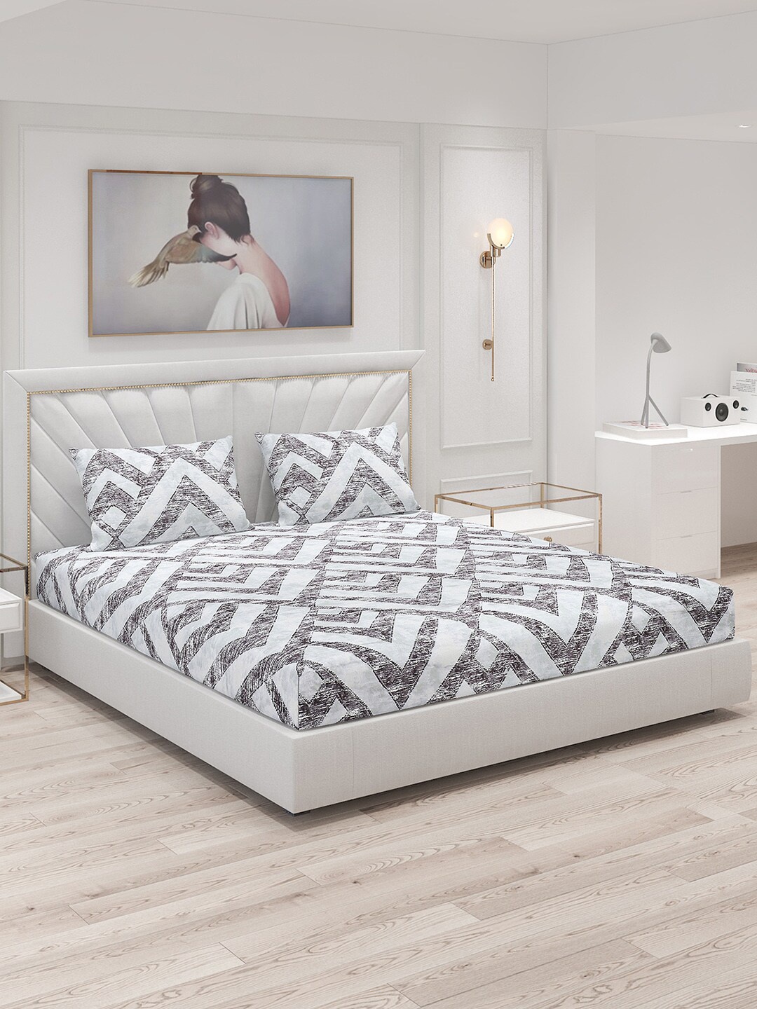 

Monte Carlo Grey & White Geometric 120 TC King Bedsheet With 2 Pillow Covers