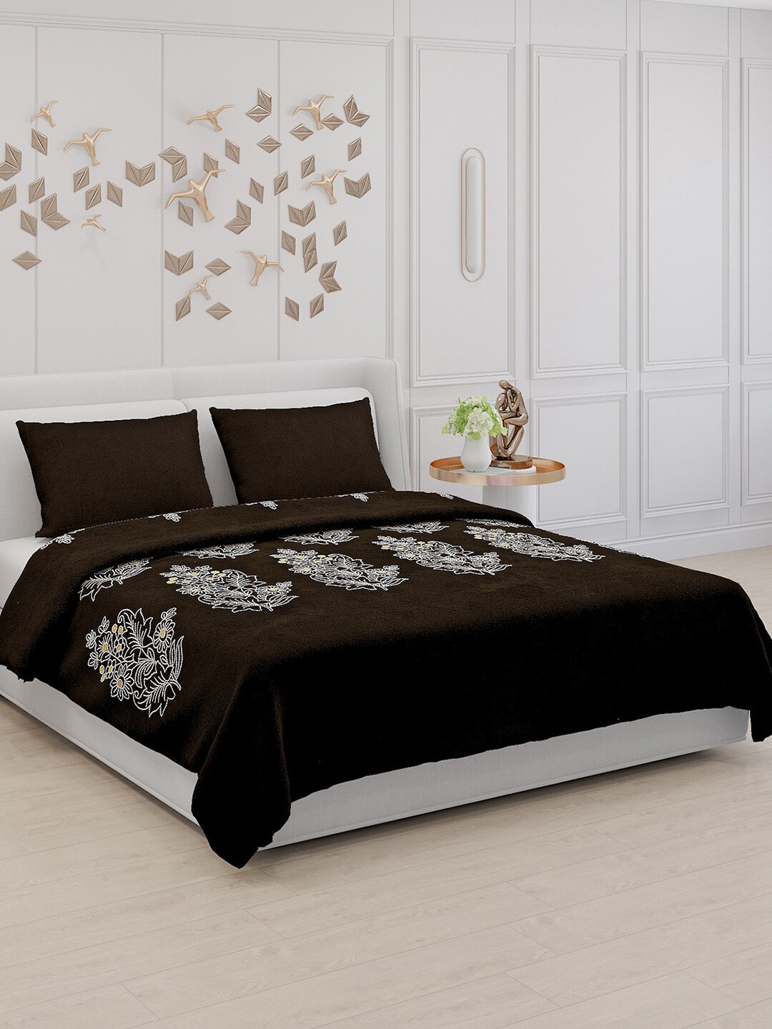 

Monte Carlo Olive Green & White Floral Printed 120 TC King Bedsheet with 2 Pillow Covers