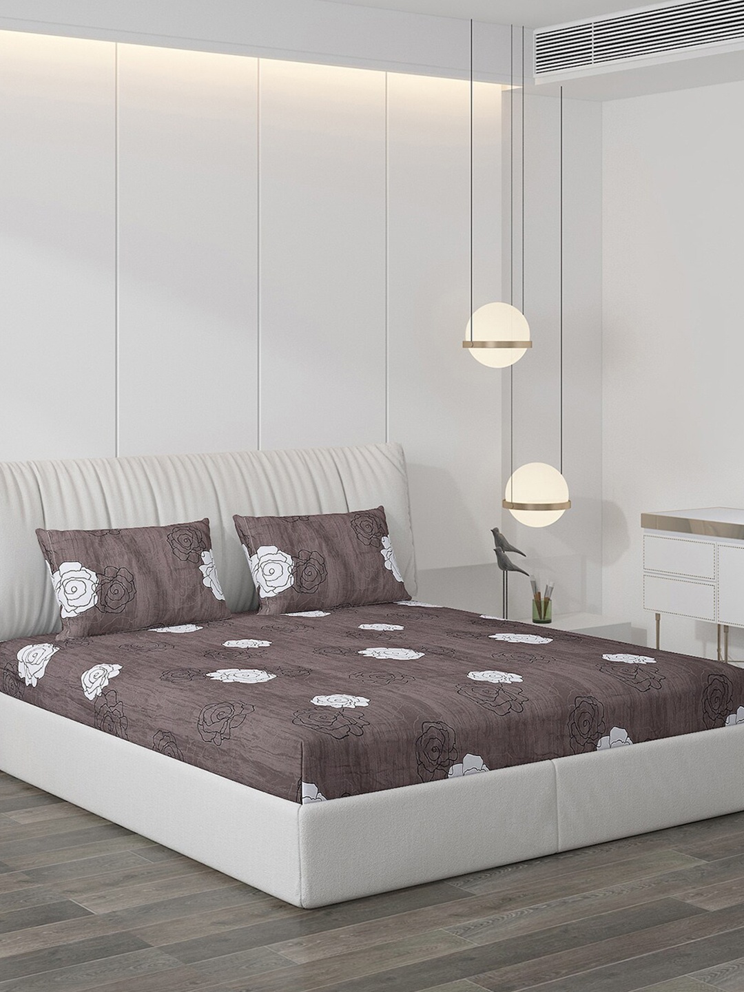 

Monte Carlo Brown & White Floral Printed 130 TC King Bedsheet with 2 Pillow Covers