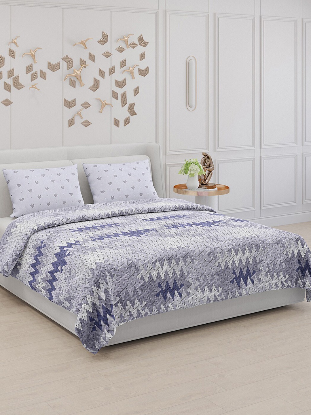 

Monte Carlo Grey & Blue Geometric Printed 130 TC King Bedsheet with 2 Pillow Covers