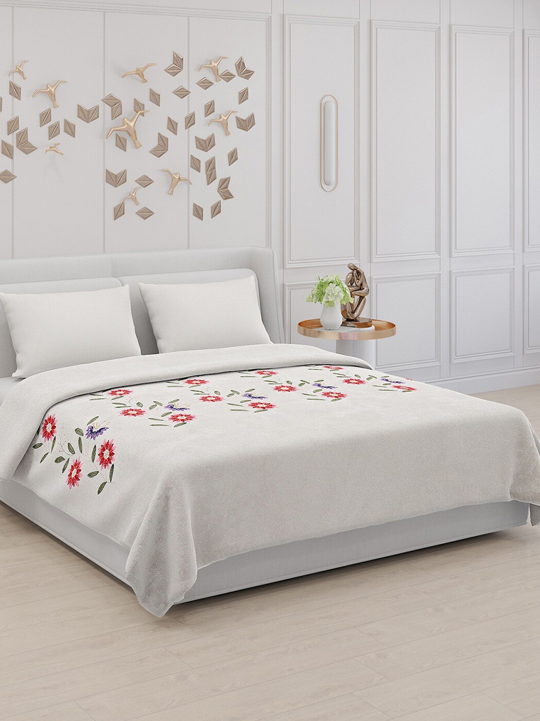 

Monte Carlo Beige & Red Floral 120 TC King Bedsheet With 2 Pillow Covers