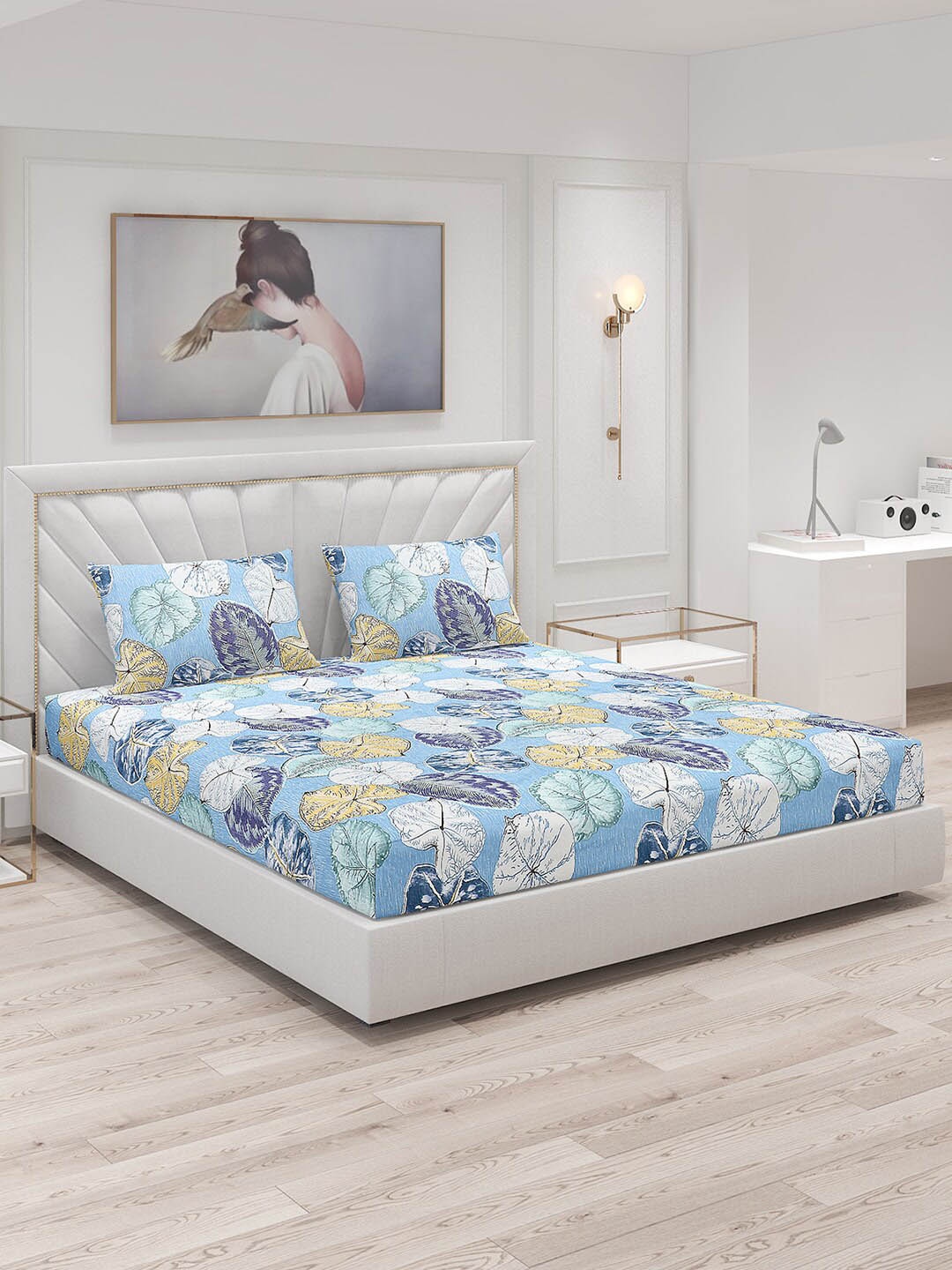 

Monte Carlo Magnum Blue & White Floral 120 TC King Bedsheet with 2 Pillow Covers