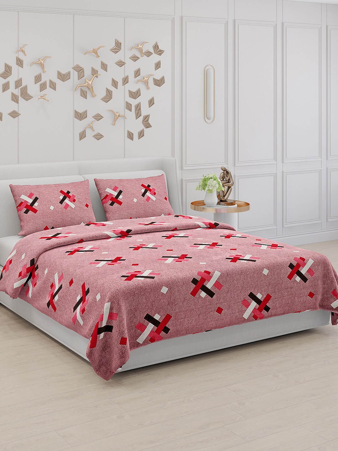 

Monte Carlo Pink & Black Geometric Cotton 104 TC King Bedsheet With 2 Pillow Covers