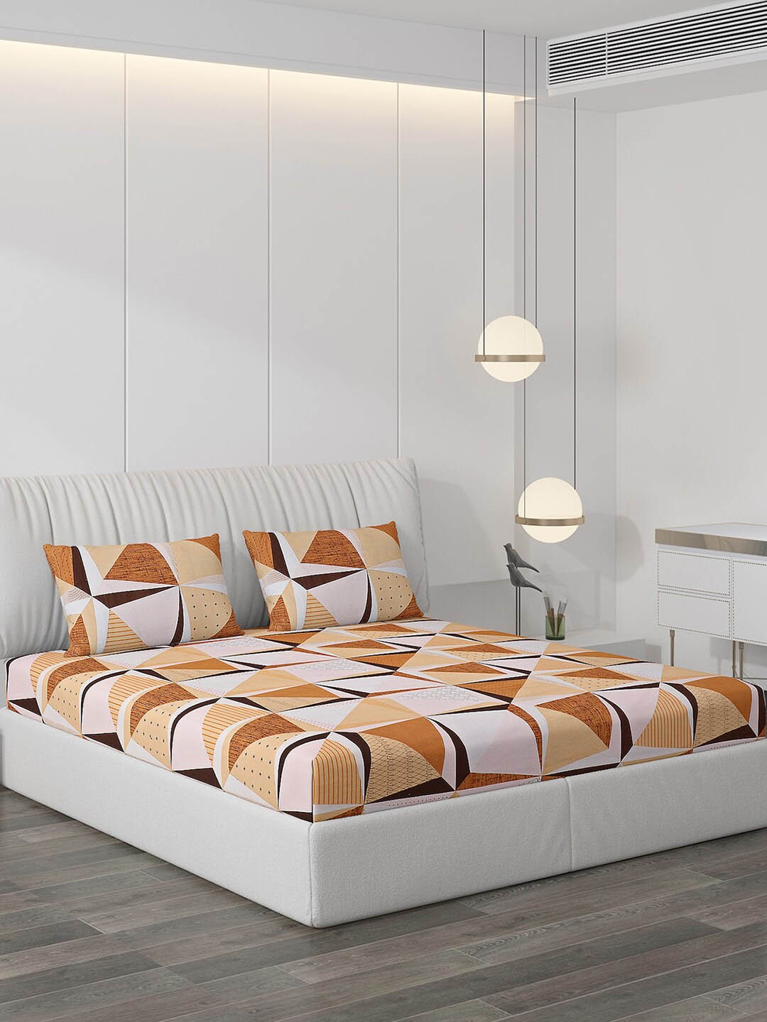 

Monte Carlo Brown & Black Geometric 120 TC King Bedsheet with 2 Pillow Covers