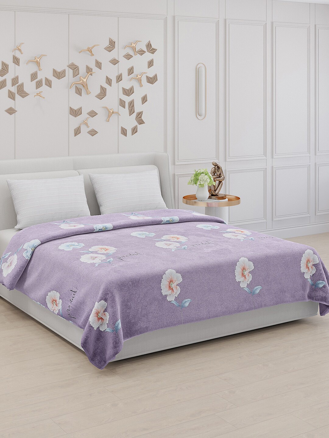 

Monte Carlo Purple & White Floral 130 TC King Bedsheet With 2 Pillow Covers