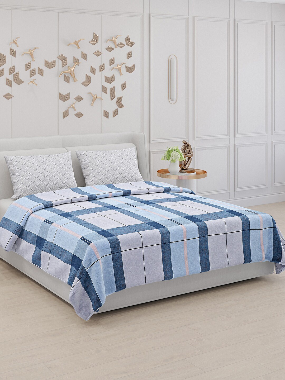 

Monte Carlo Delia Blue & Grey Geometric 130 TC King Bedsheet with 2 Pillow Covers