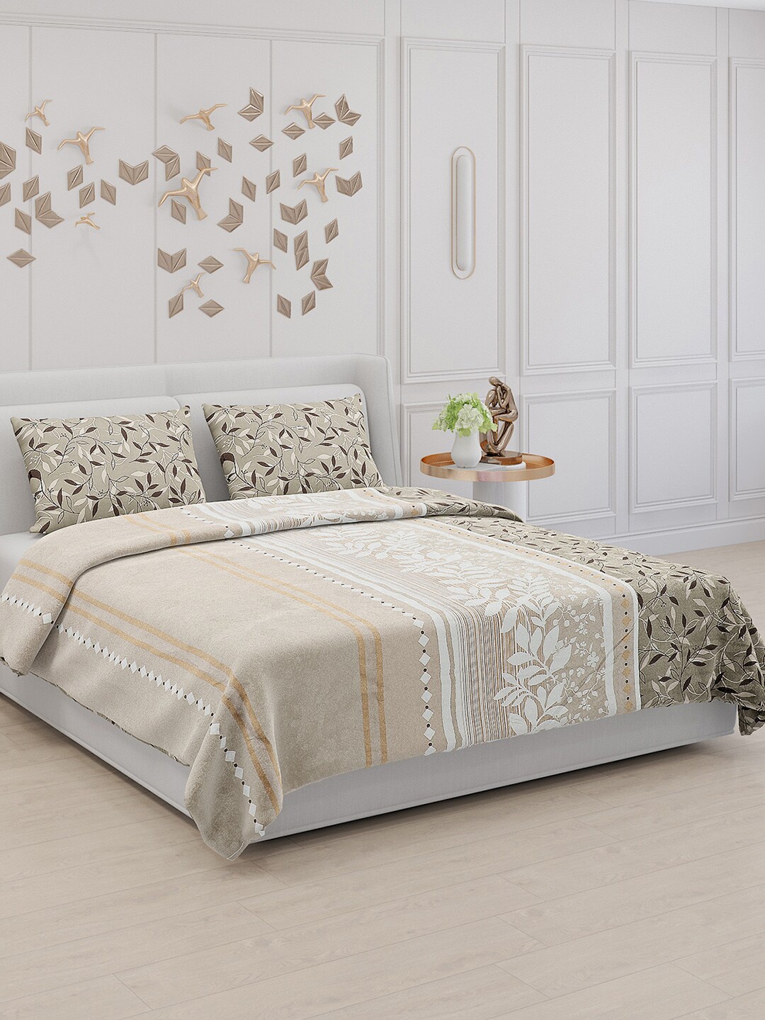 

Monte Carlo Beige & White Floral 130 TC King Bedsheet With 2 Pillow Covers