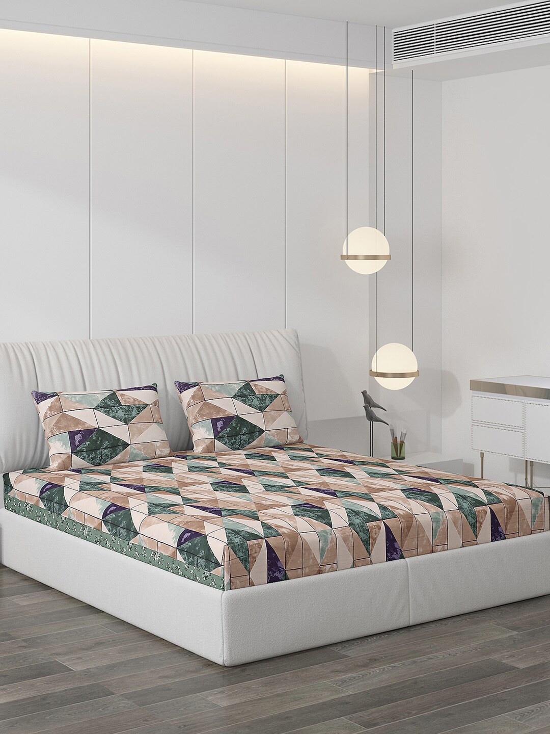 

Monte Carlo Baizo Brown & Green Geometric 120 TC King Bedsheet with 2 Pillow Covers