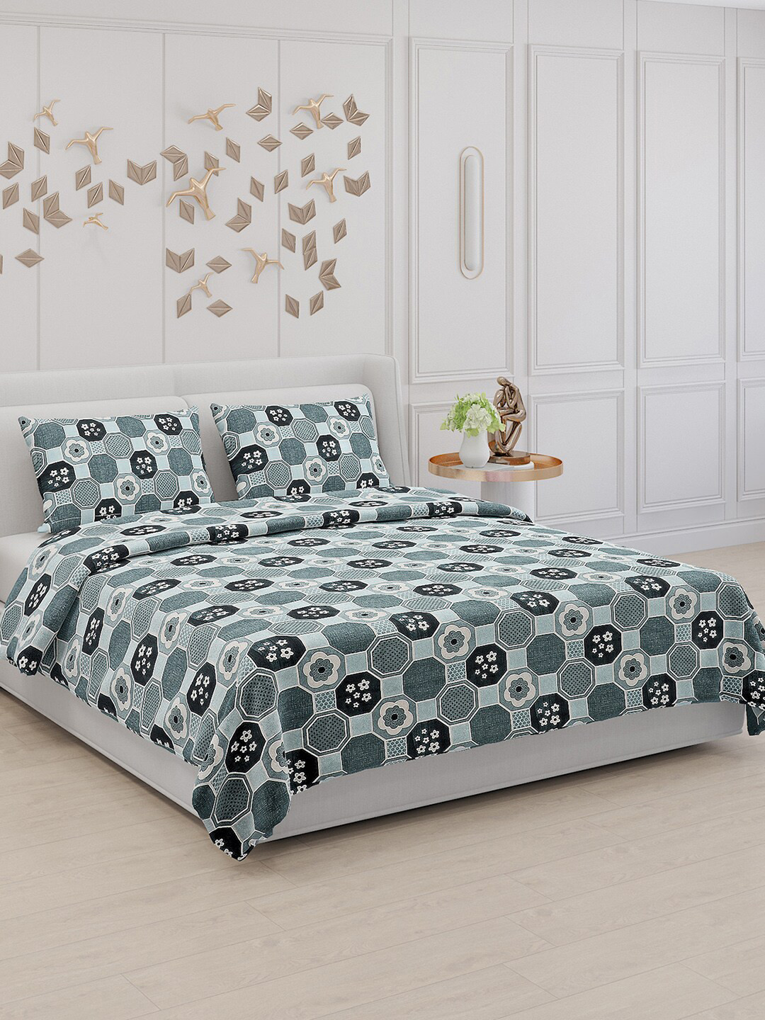

Monte Carlo Green & White Geometric Polyester 104 TC King Bedsheet With 2 Pillow Covers