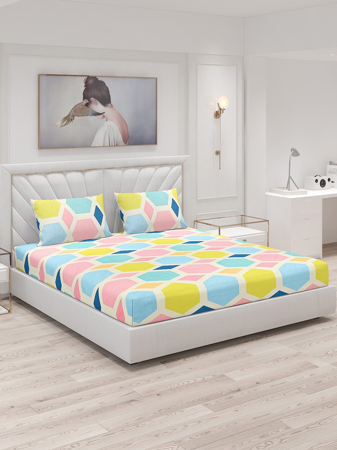 

Monte Carlo Pink & Yellow Geometric 120 TC King Bedsheet With 2 Pillow Covers