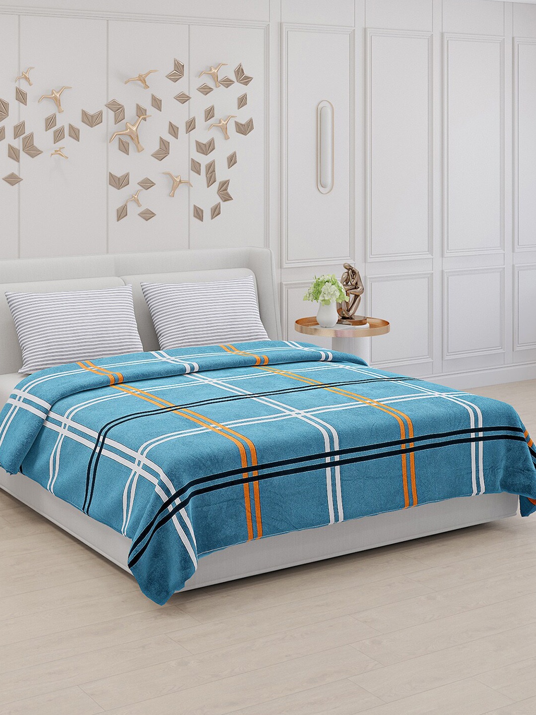 

Monte Carlo Blue & White Geometric Polyester 130 TC King Bedsheet With 2 Pillow Covers