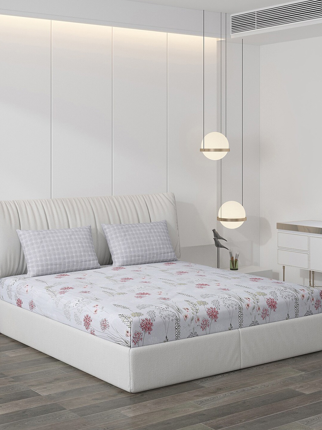 

Monte Carlo Grey & Pink Floral Printed 130 TC King Bedsheet with 2 Pillow Covers