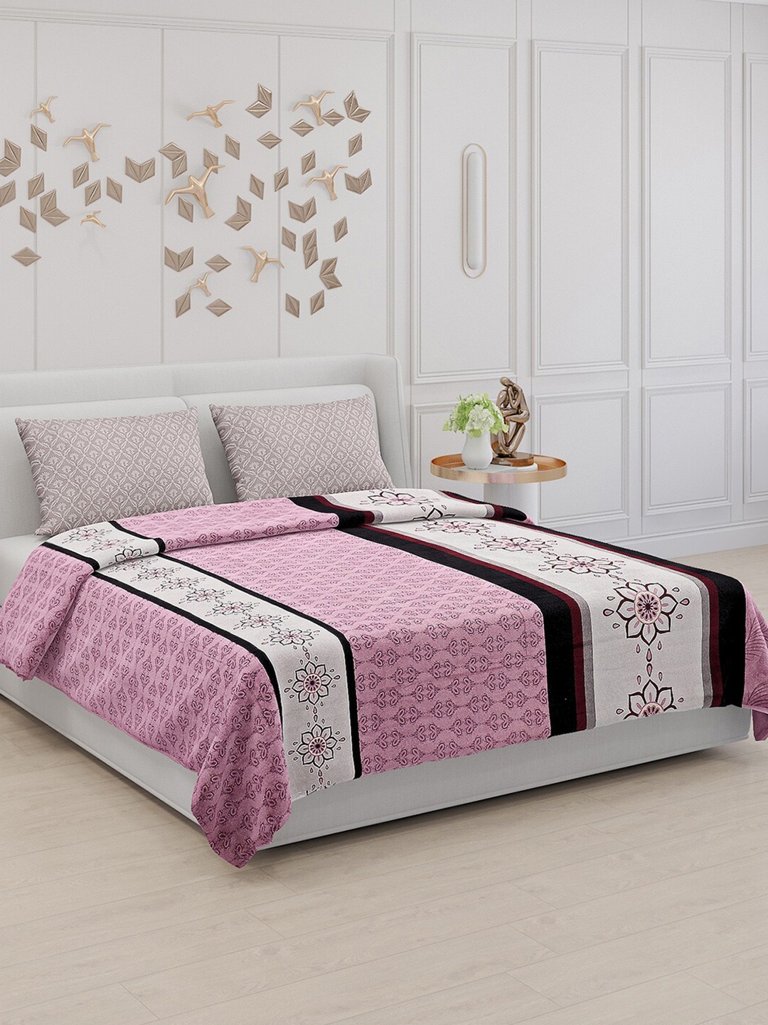 

Monte Carlo Pink & White Floral Polyester 130 TC King Bedsheet With 2 Pillow Covers