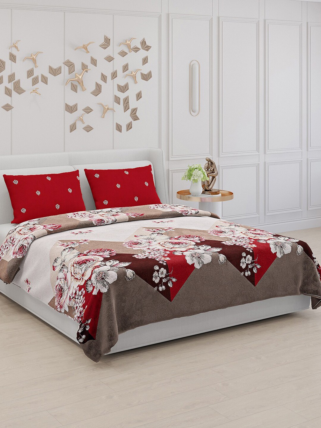

Monte Carlo Grey & Red Floral Printed 130 TC King Bedsheet with 2 Pillow Covers