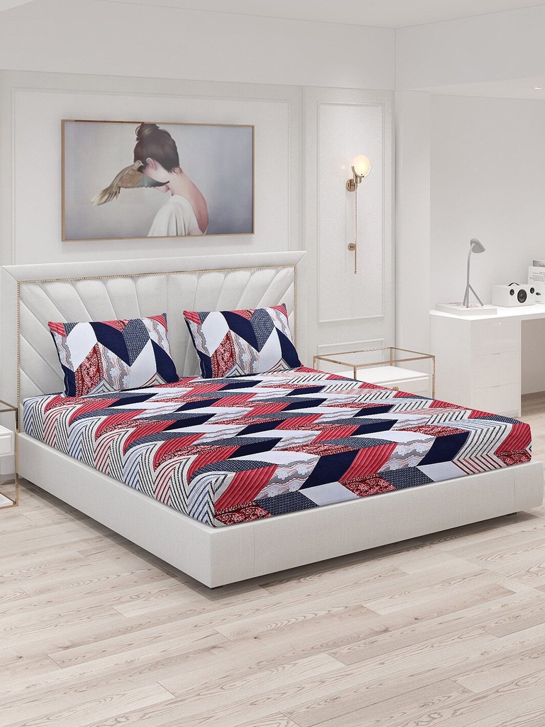 

Monte Carlo Red & White Geometric Polyester 124 TC King Bedsheet With 2 Pillow Covers