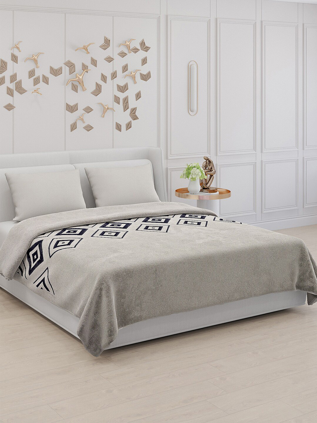 

Monte Carlo Grey & Black Geometric Polyester 120 TC King Bedsheet With 2 Pillow Covers