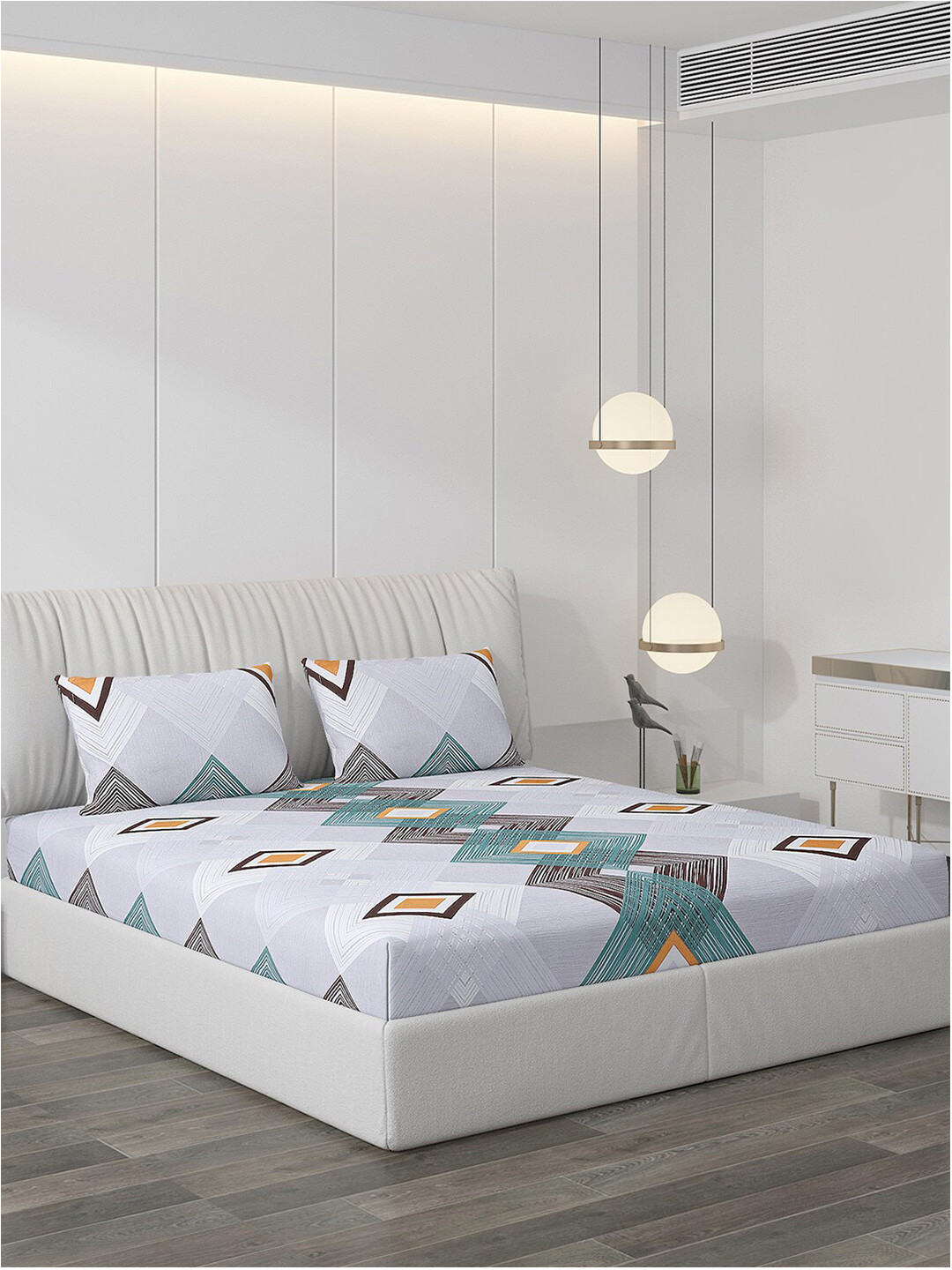 

Monte Carlo Grey & Orange Geometric 130 TC King Bedsheet With 2 Pillow Covers