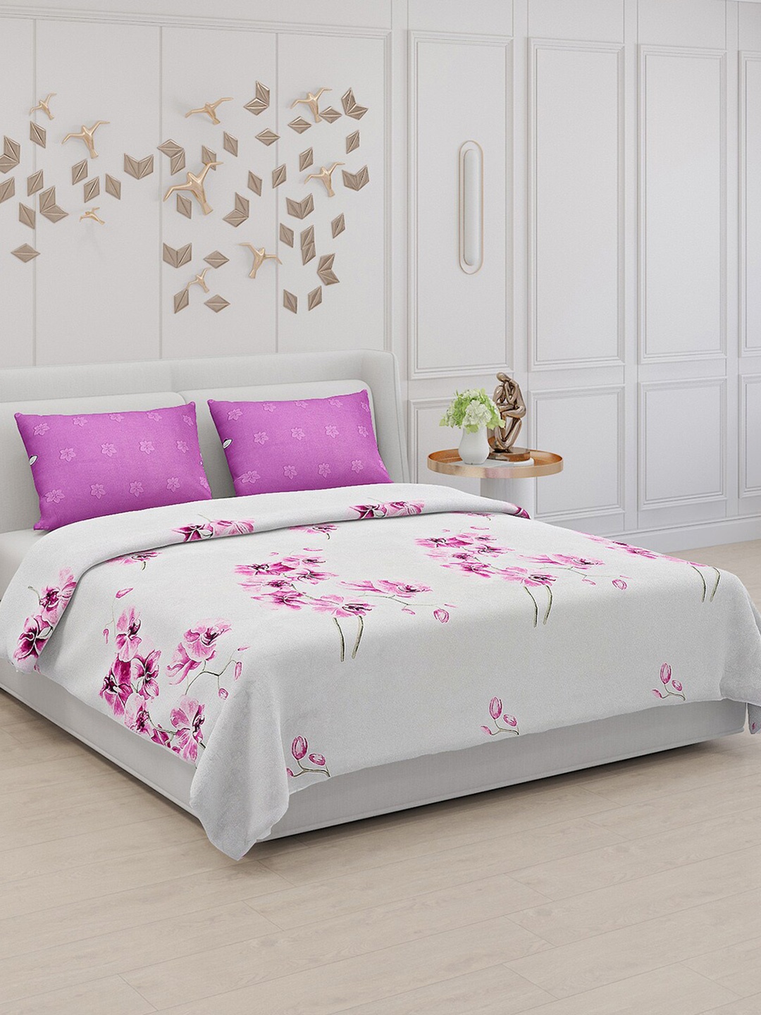 

Monte Carlo Eternal White & Purple Floral 130 TC King Bedsheet with 2 Pillow Covers