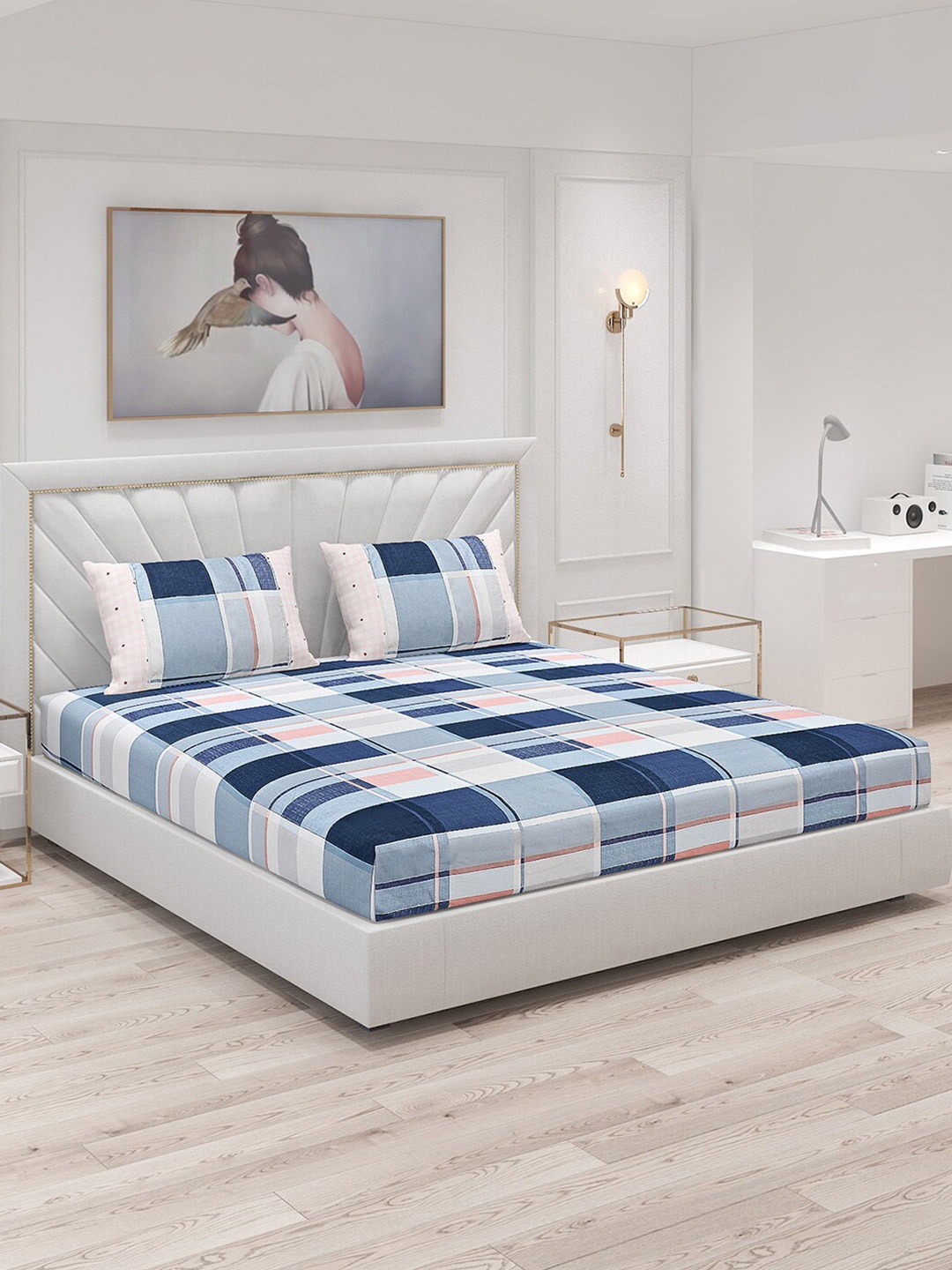 

Monte Carlo Blue & White Geometric 130 TC King Bedsheet With 2 Pillow Covers