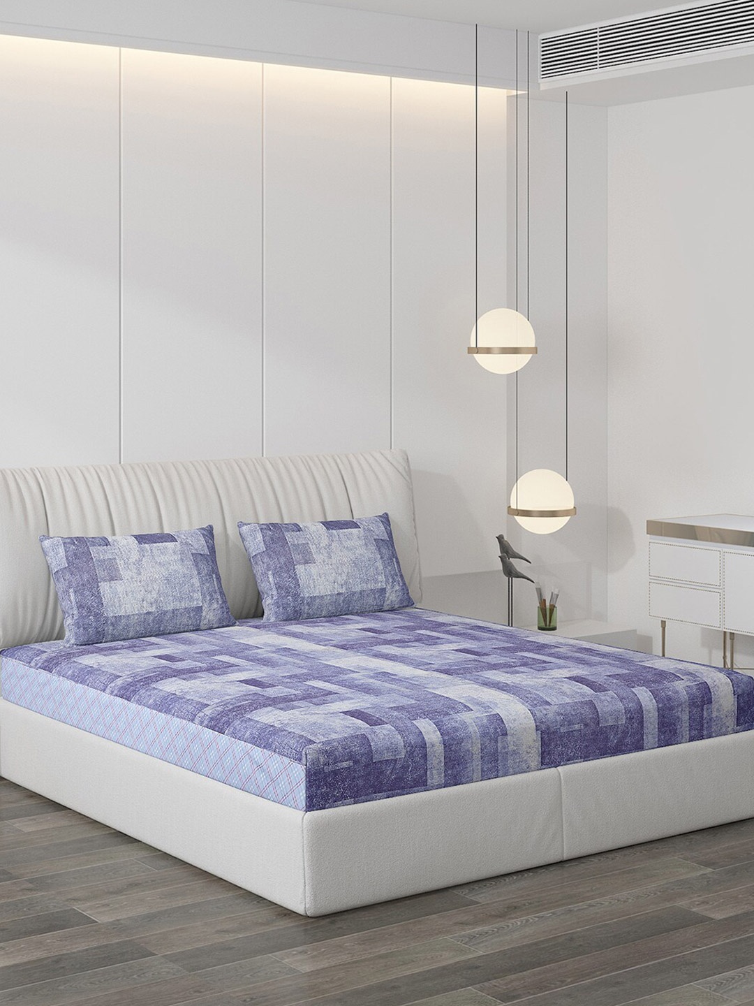 

Monte Carlo Baizo Blue & Purple geometric 120 TC King Bedsheet with 2 Pillow Covers