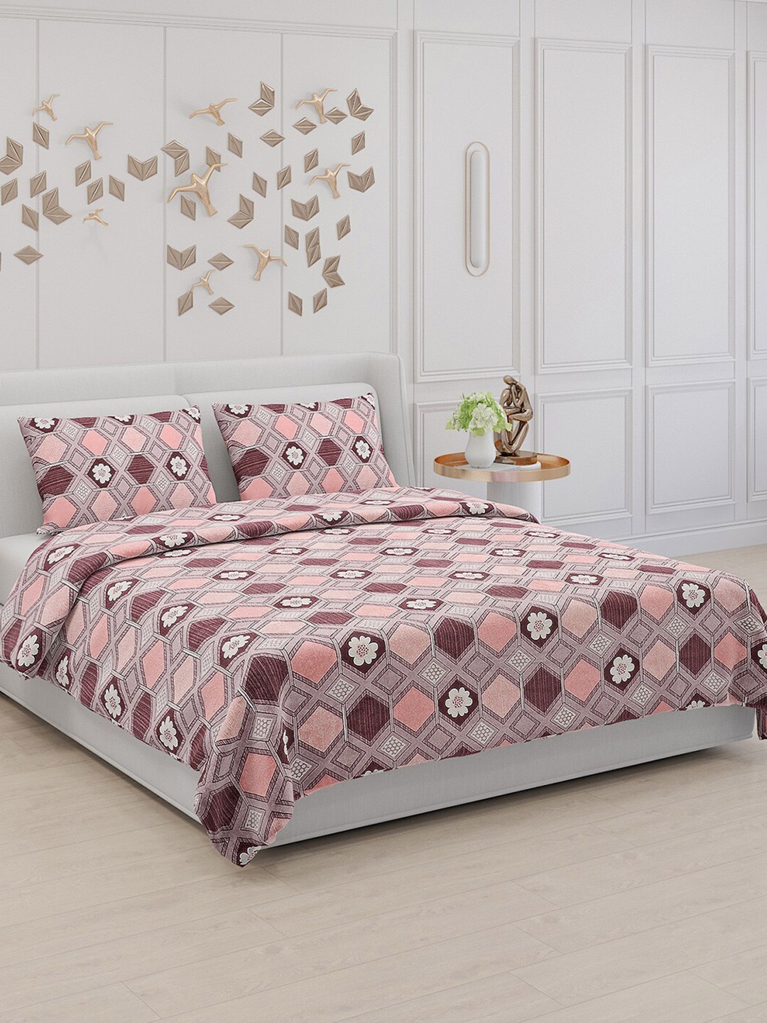 

Monte Carlo Blueberry Pink & Brown Cotton 104 TC King Bedsheet with 2 Pillow Covers